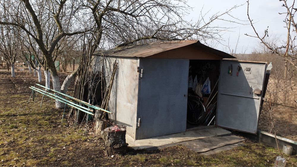 Продається дача, на березі Макортського водосховища.