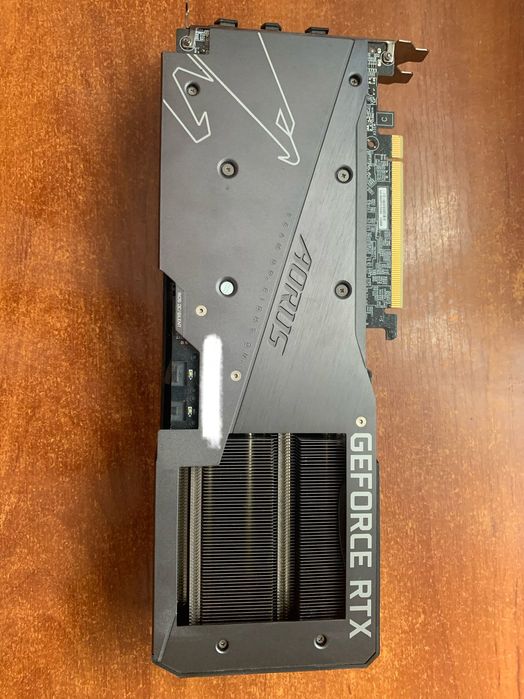 Видеокарта RTX 3050 трехкуллерная покупал новой Срочно!