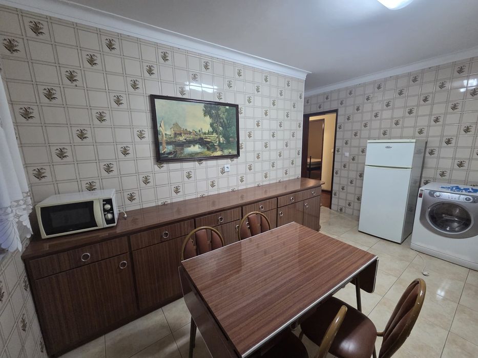 Arrenda se T2 andar moradia