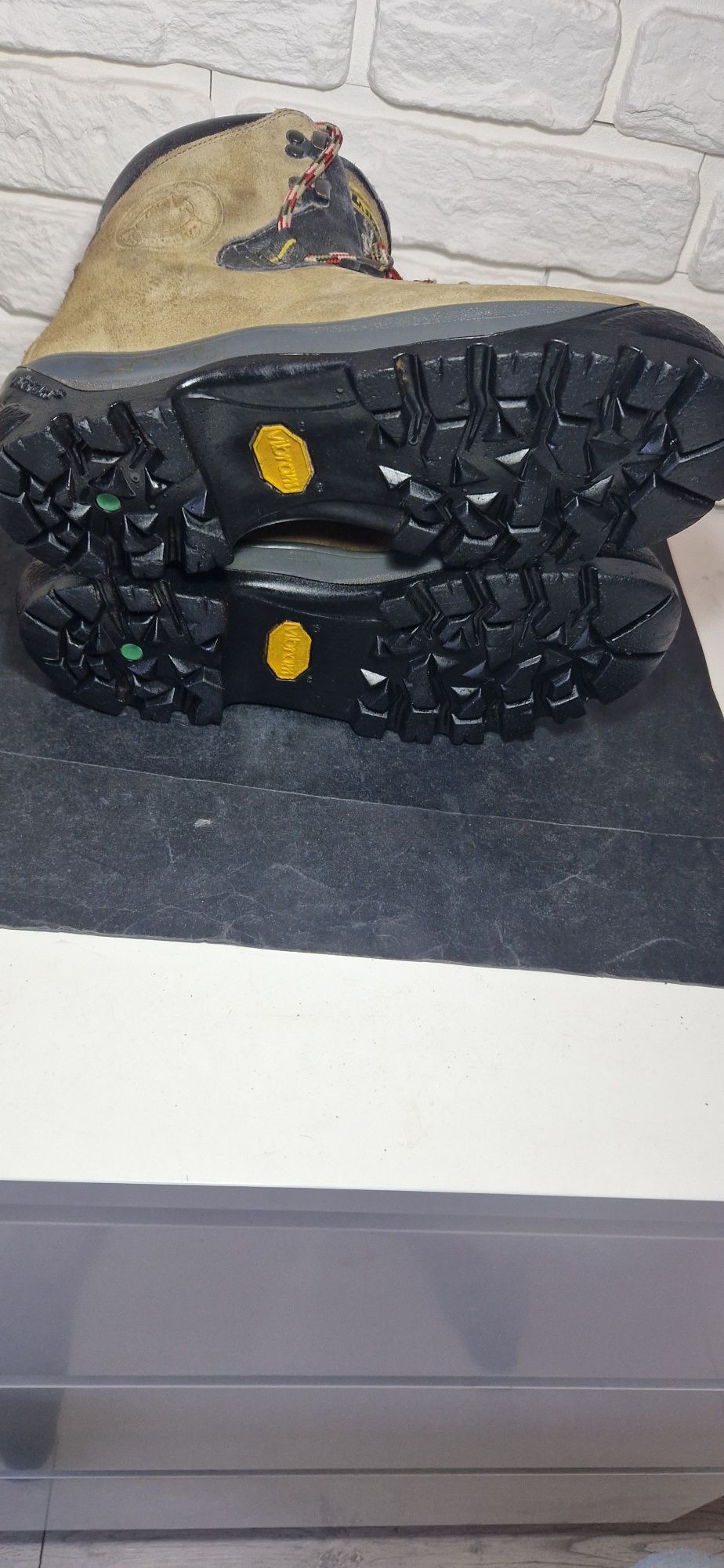 La Sportiva 44.             .