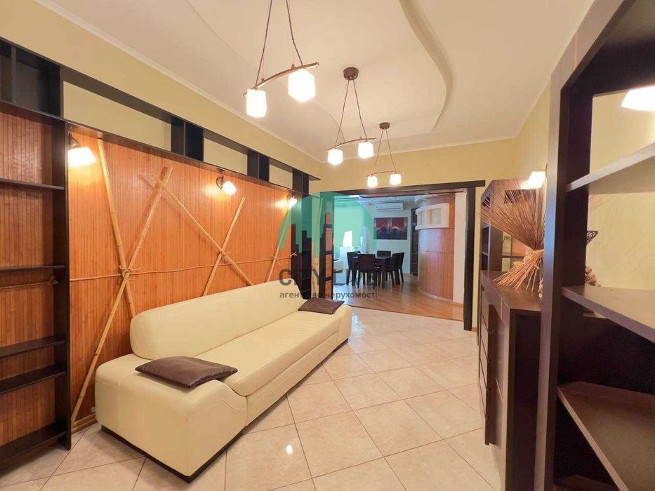 Продаж 3-кім квартири великої площі в Центрі міста (К)