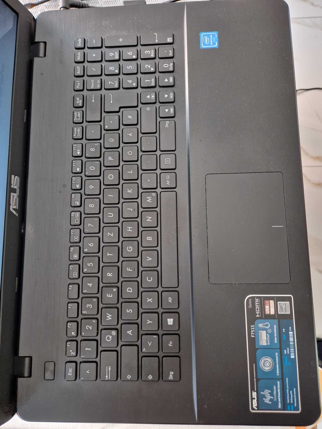 Laptop Asus F751S 17,3 " Intel Pentium Quad-Core 4 GB / 930 GB czarny