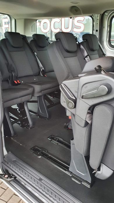 Wynajem Ford Custom automat wypożyczalnia busów busów bus 9 osobowy