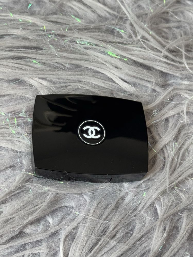 CHANEL granatowy cień do powiek z drobinkami