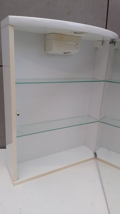 Szafka łazienkowa z lustrem