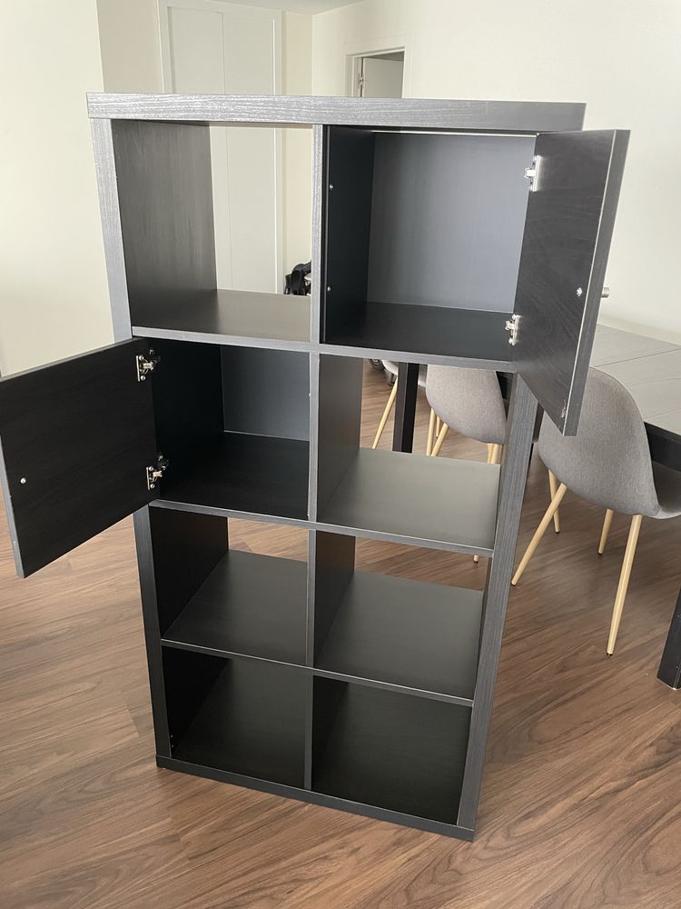 Armário de cubos preto com 2 portas