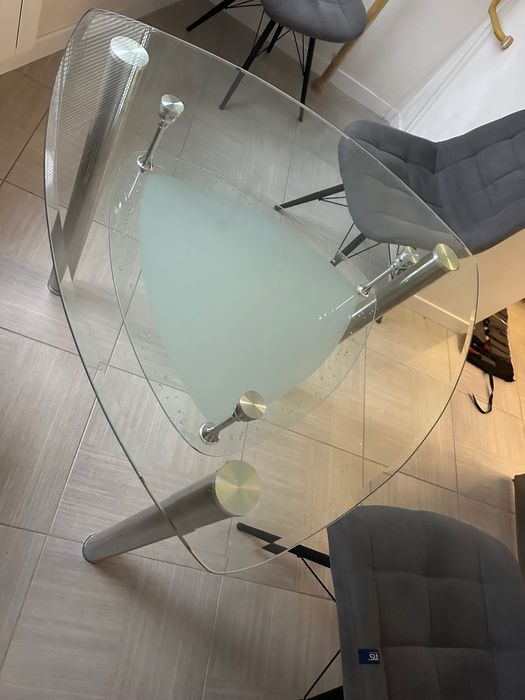 Скляний стіл кухонний