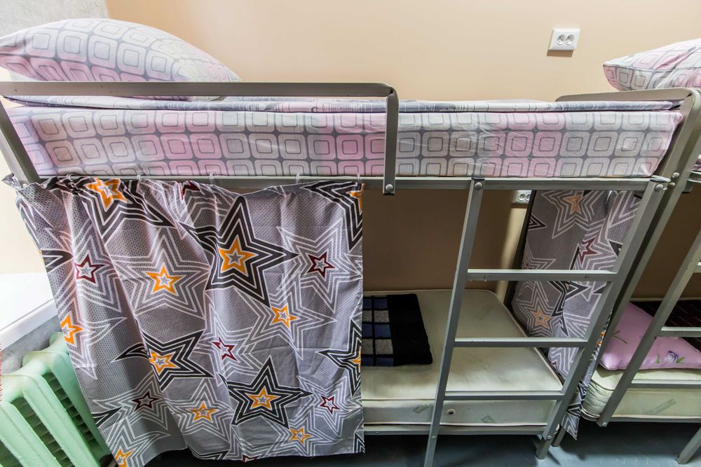 Здається місце в гуртожитку метро Лук