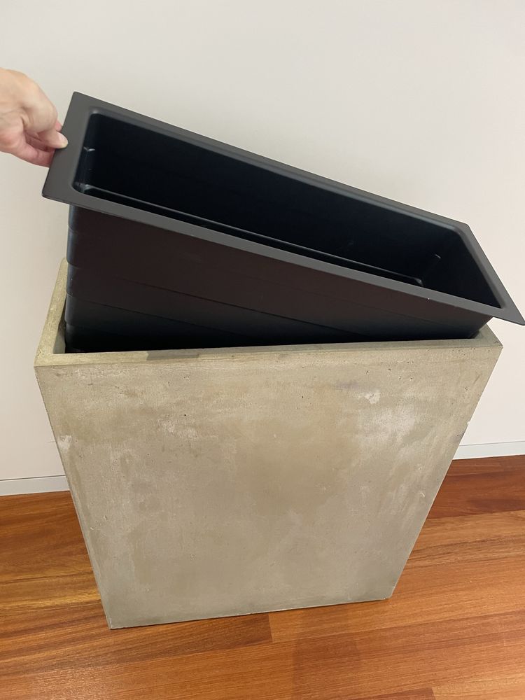 Floreira em resinpietra - 72x60x25cm