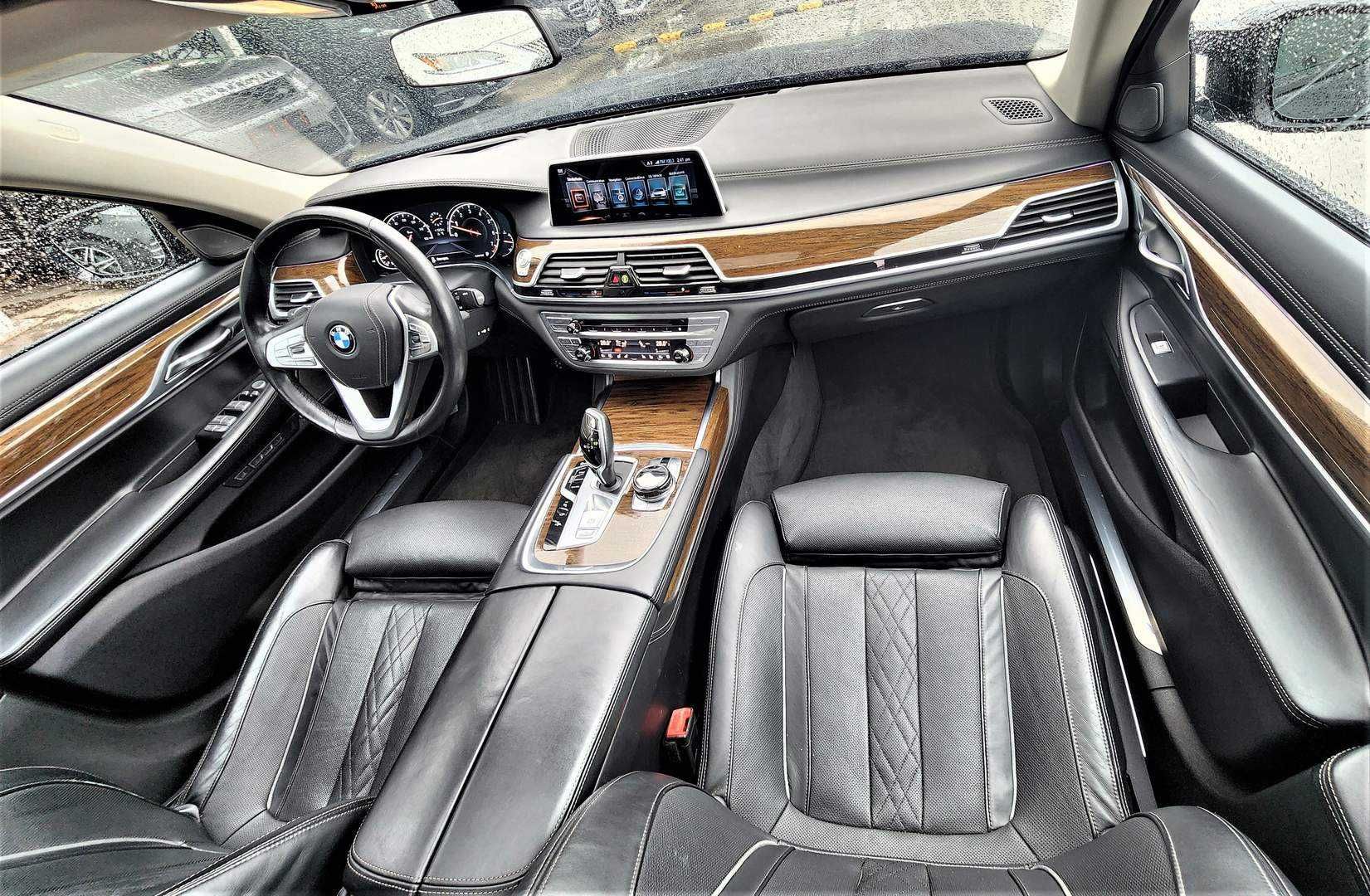BMW 740 Series 2016 G12 • 740Li Steptronic (326 к.с.) • Base