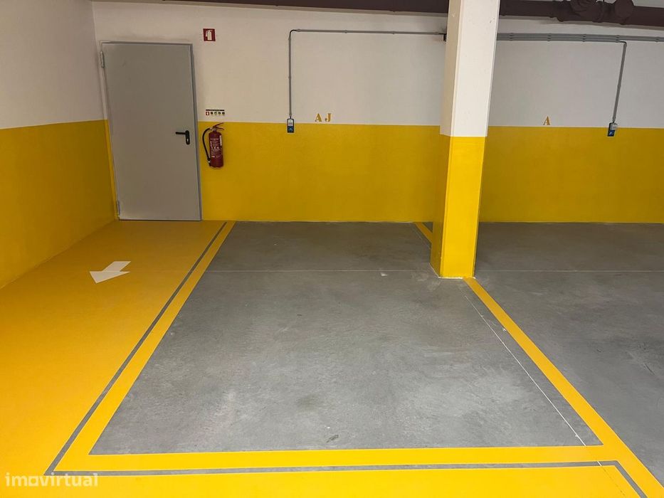 Vendo Lugar de Garagem Madalena