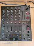 Professional dj mixer behringer djx 750