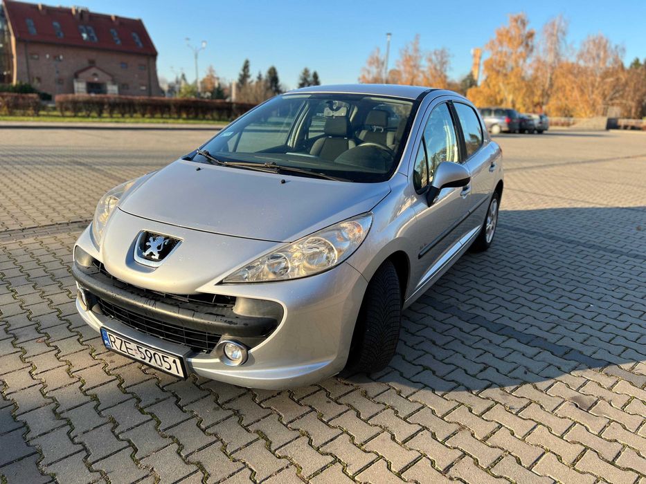 Peugeot 207, 1.4 Benzyna, 95 KM, 2009r, 180 000 km, klima, nowe opony
