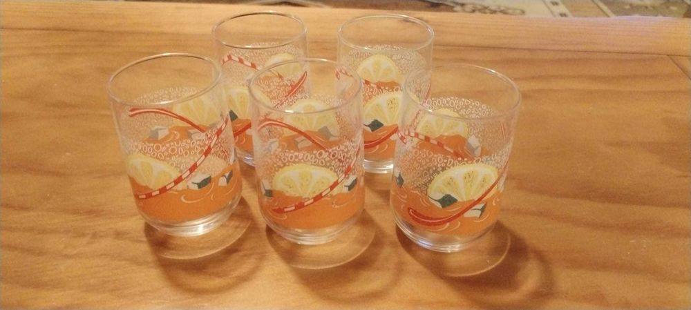 Conjunto de cinco copos 
Zona de Lourinhã e Torres Vedras