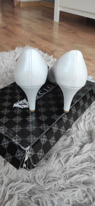 Buty ślubne białe perłowe Neścior czółenka