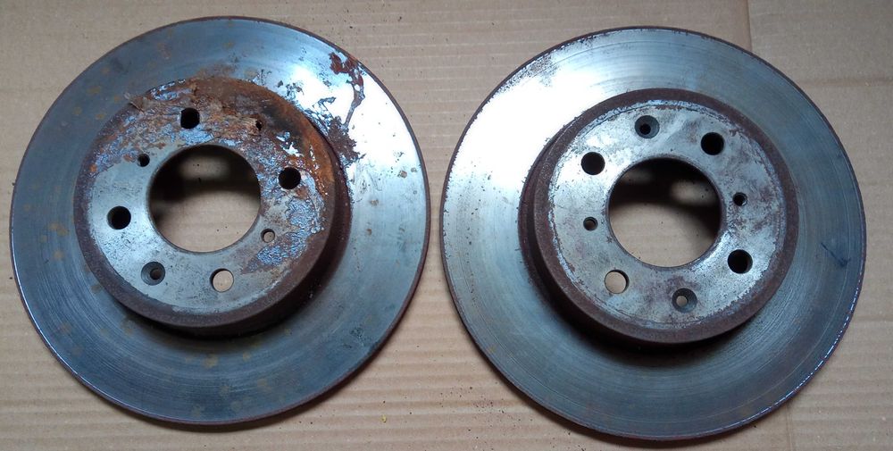 Conj. discos de travões da fr. e de trás oferta de pastilhas