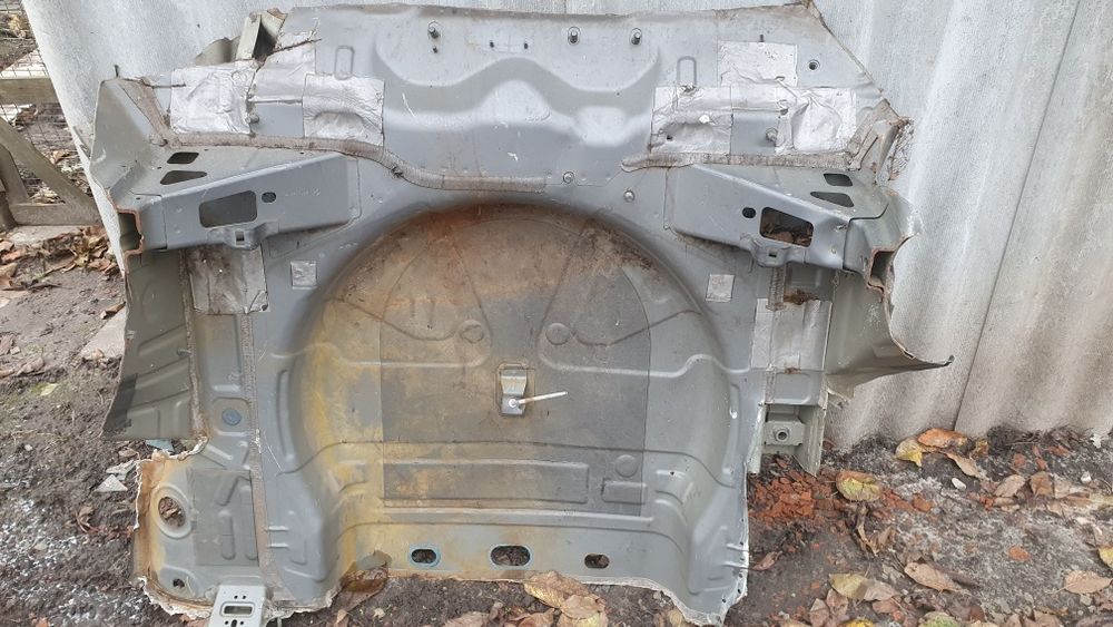 Корыто багажника с лонжероном на jeep cherokee