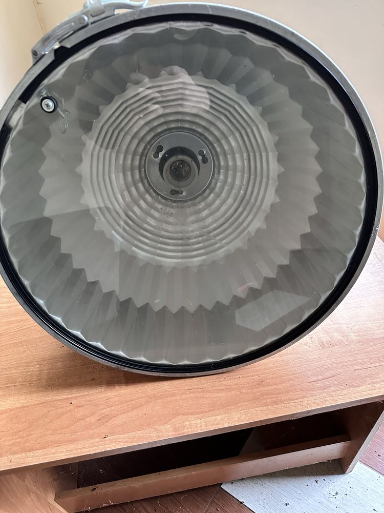 Duże Lampy przemysłowe do oświetlenia hal