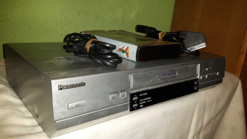 Magnetowid  - Wideo FHS  PANASONIK NNV -HV 61 EG  bez pilota