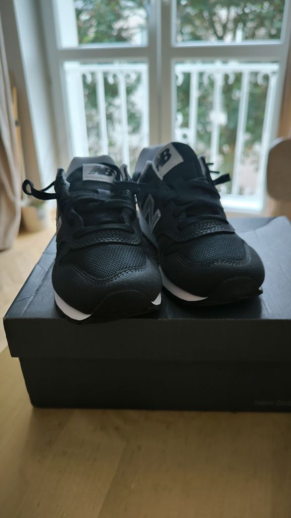 Sneakersy New Balance dziecięce, r. 30, nowe