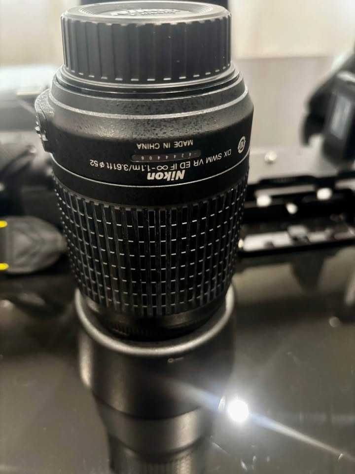 Nikon D5100 com duas lentes e acessórios pouco uso