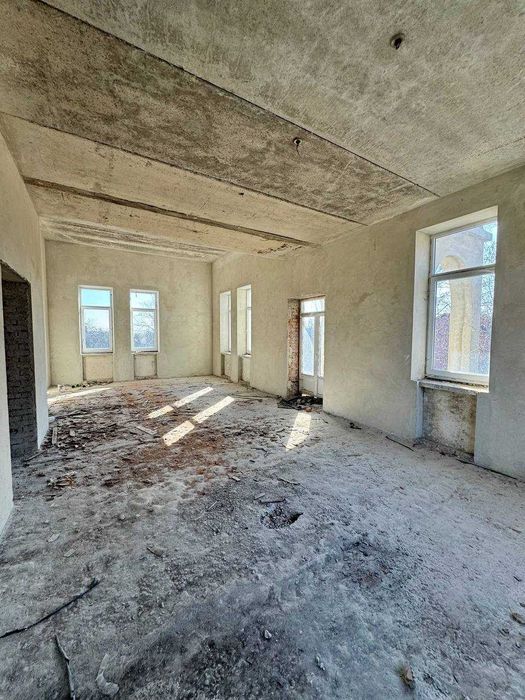 Продаж 5-х поверхового будинку 
с. Волиця 10 км. до Львова