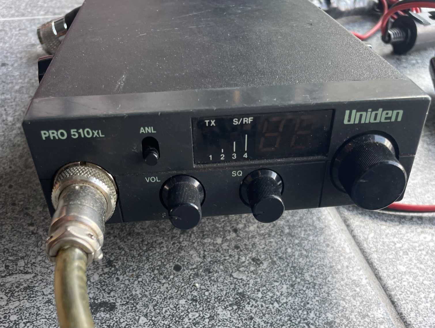 CB radio UNIDEN 510XL + antena komplet.