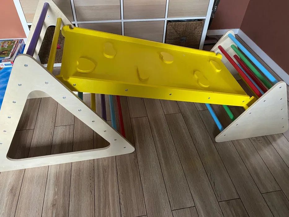 Trójkąt wspinaczkowy zjeżdżalnia