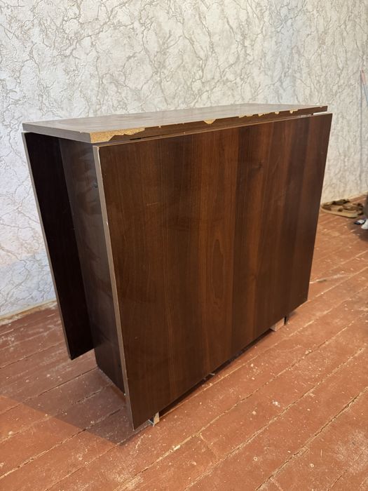 Стіл розкладний коричневий