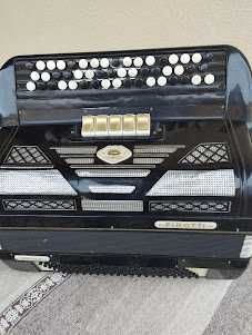 Баян Фіротті.Найбільшу популярні складали Вельтмейстер, Фіротті