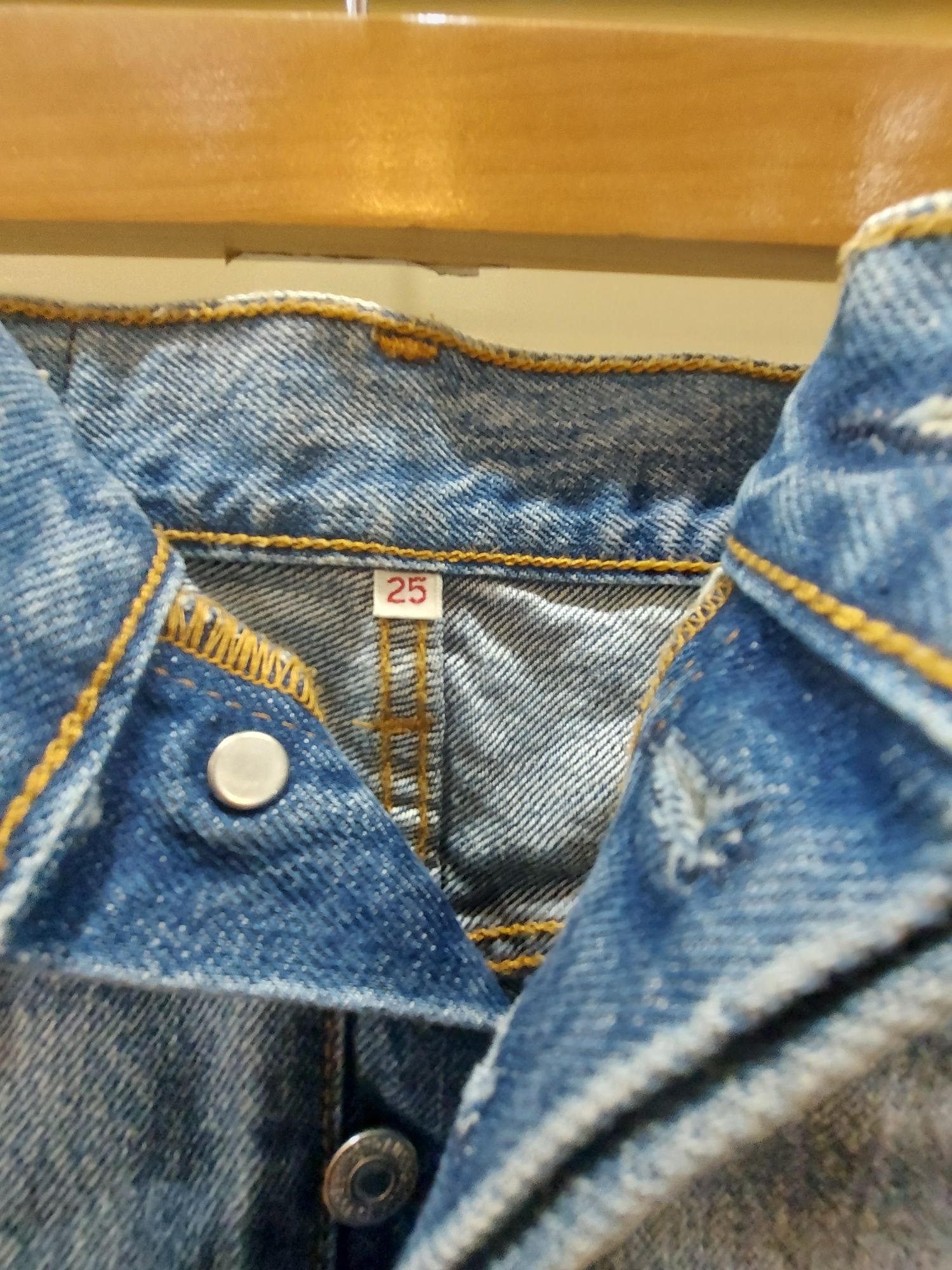 Продам джинсовую мини юбку Levi's.  Оригинал