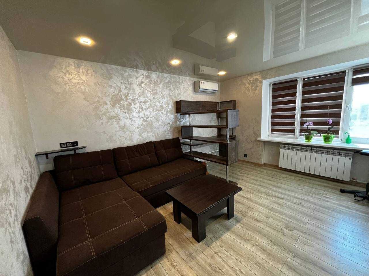 Продам 2-к квартиру з сучасним ремонтом у смт Слобожанське.