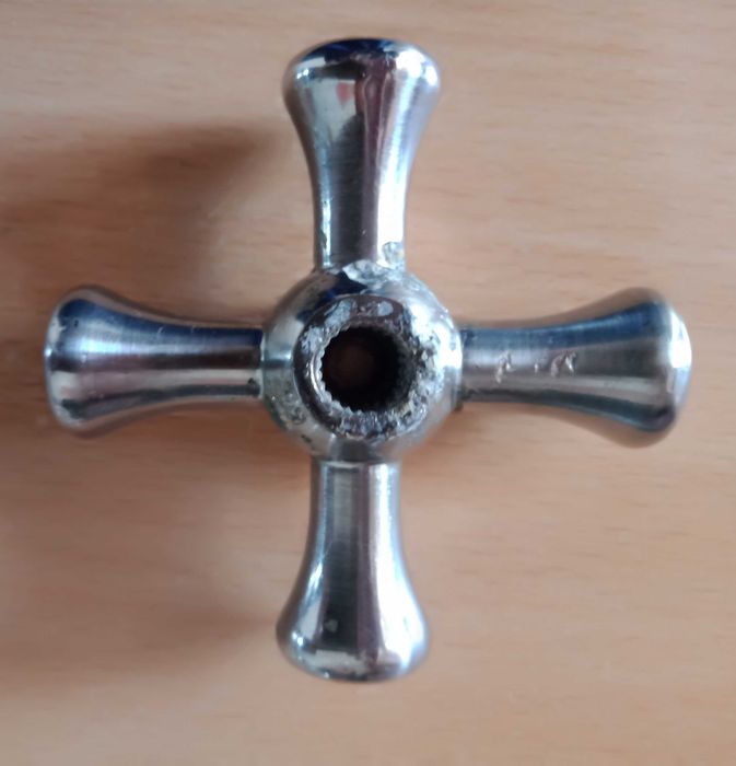 Ручки дверные, мебельные и др.