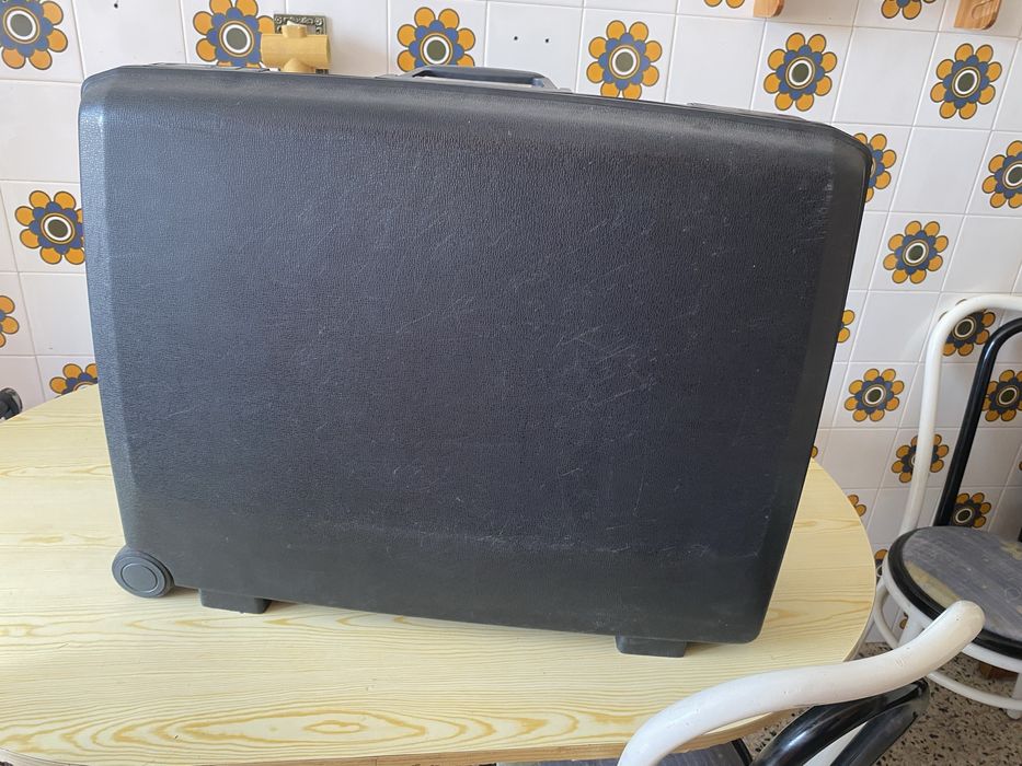 Mala viagem rigida forte