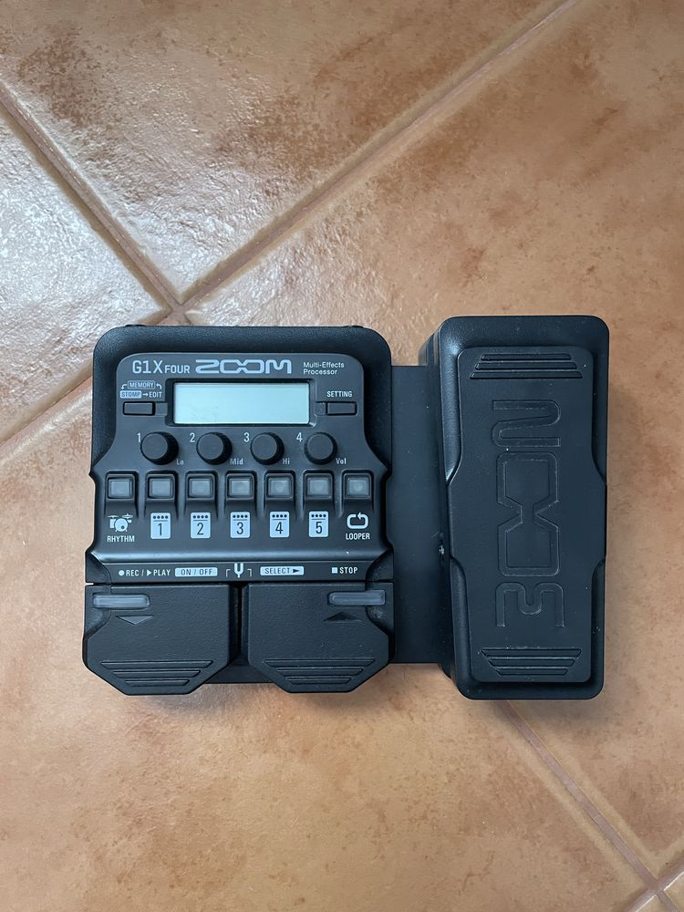 Pedaleira ZOOM G1X FOUR