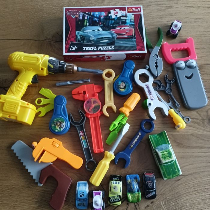 Zestaw narzędzi małego mechanika,autka Cars, puzzle