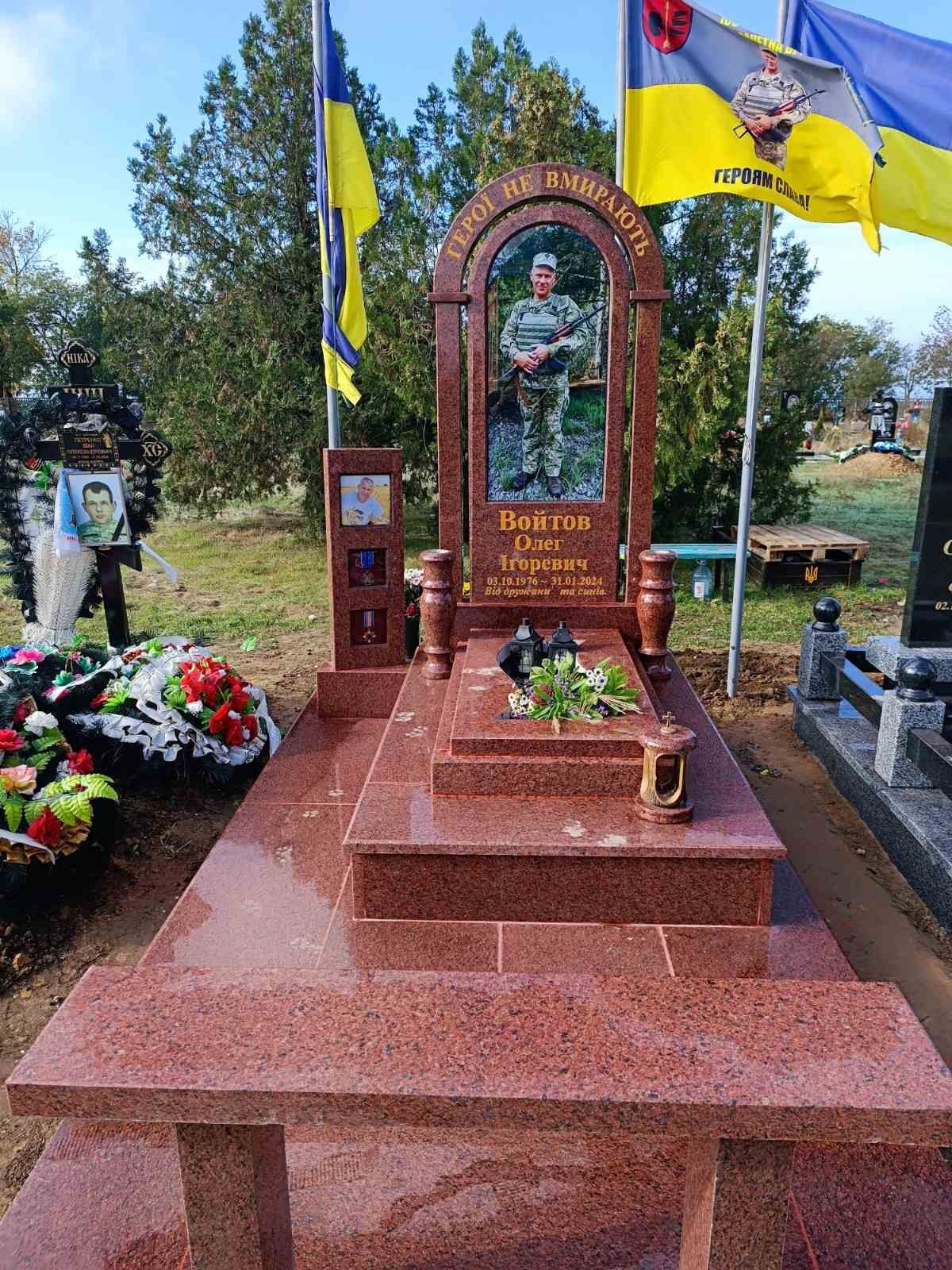Пам'ятники, Пам'ятники.