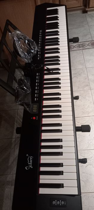 Piano electrico novo