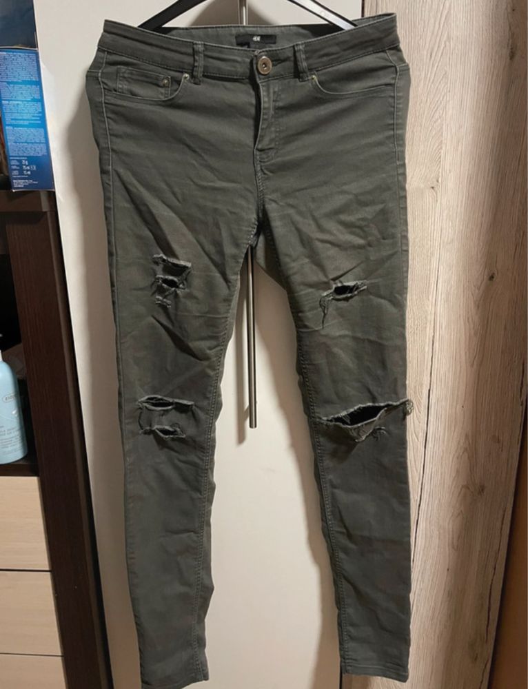 Spodnie z rozdarciami H&M rozmiar S