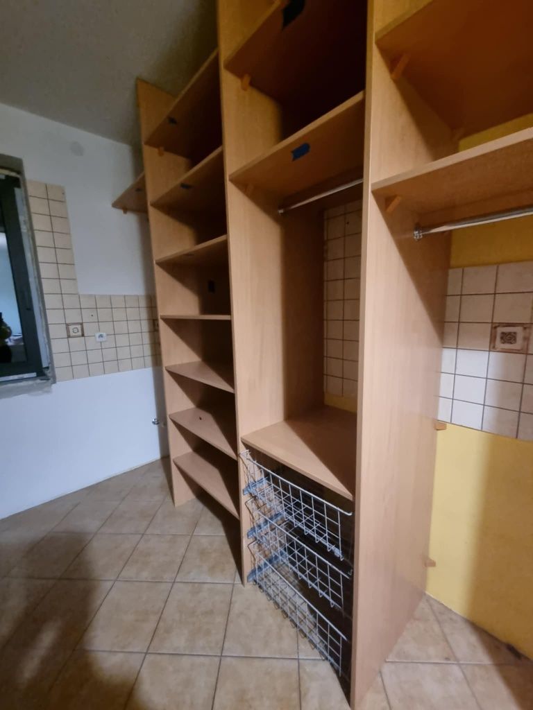 Szafa na wymiar z koszami