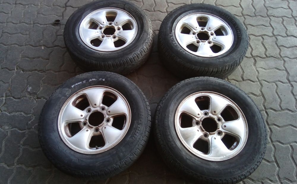 JANTES KIA SPORTAGE R15 COM PNEUS 205/70 FURAÇÃO 5X139.7
