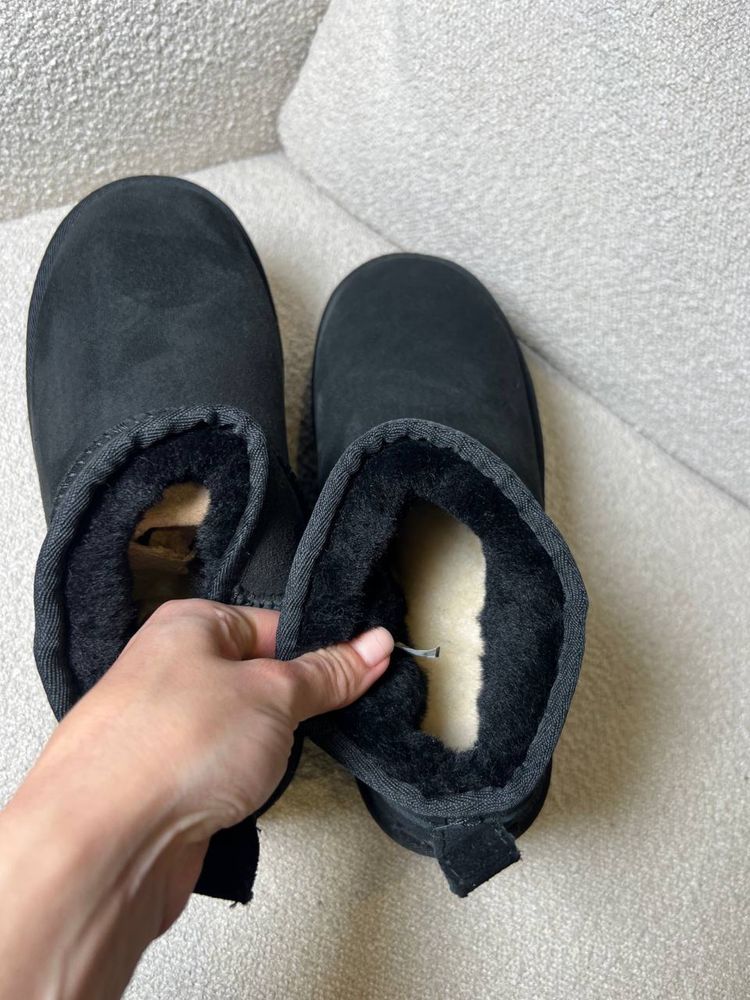 Чорні , руді короткі Ugg! Розпродаж, люксових речей до 90% знижки!