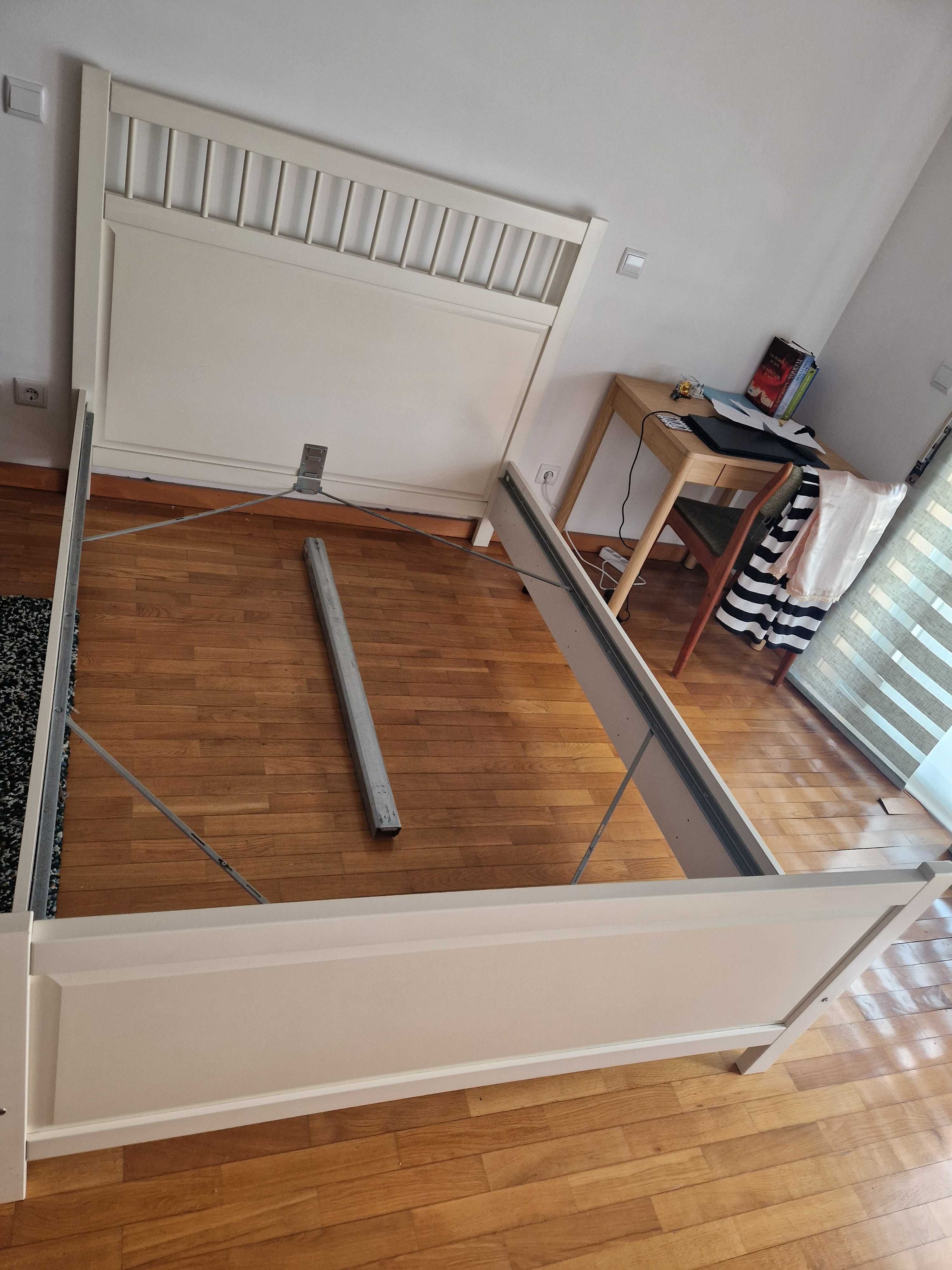 Estrutura de cama de casal IKEA, modelo Hemnes 140×200