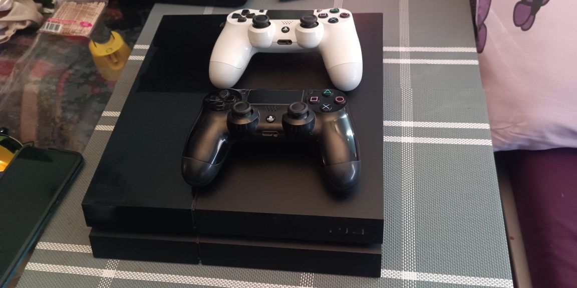 Sprzedam PS4.           .