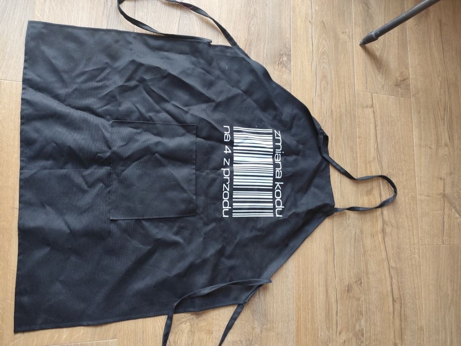 Fartuch urodzinowy "Zmiana kodu na 4 z przodu"