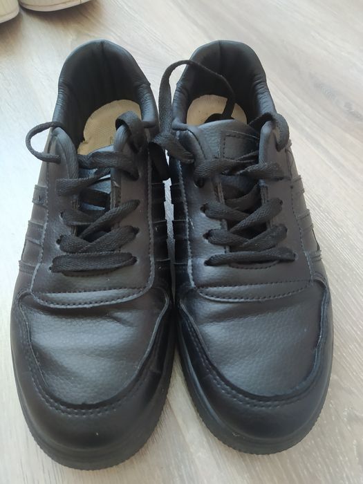 Продам кросівки 37-39р.