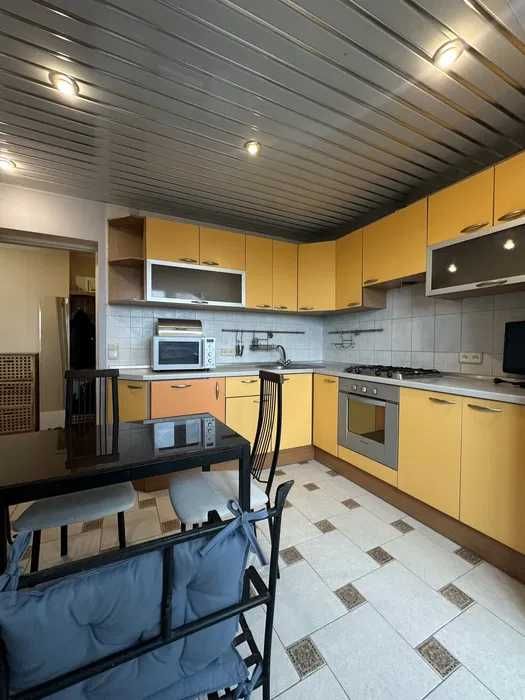 Продам  3к квартиру, м.Защитников Украины,Героев Харькова,89(код87530)