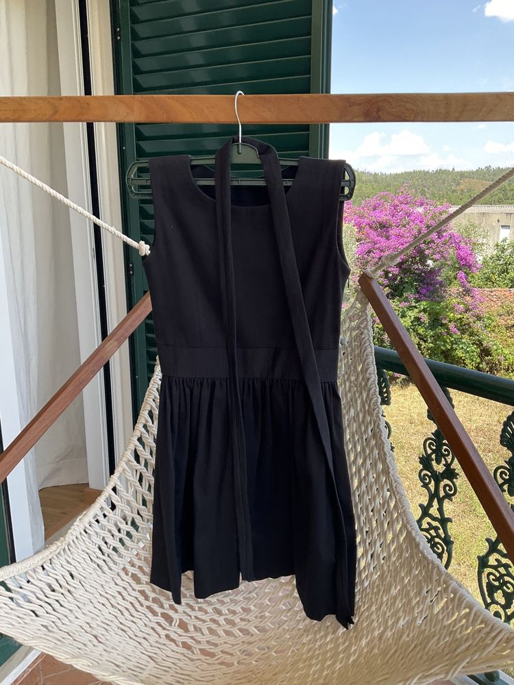 Vestido preto feito à medida (novo)