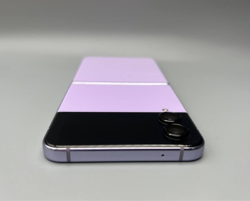 Ультрагнучкий смартфон Samsung Galaxy Z Flip4 256GB 5G гарантія!