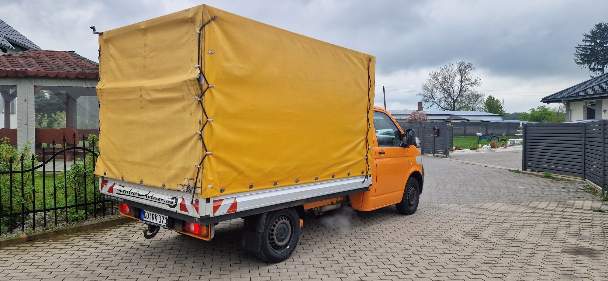 Volkswagen T5 1.9TDI  2009r zadbany bdb stan  plandeka